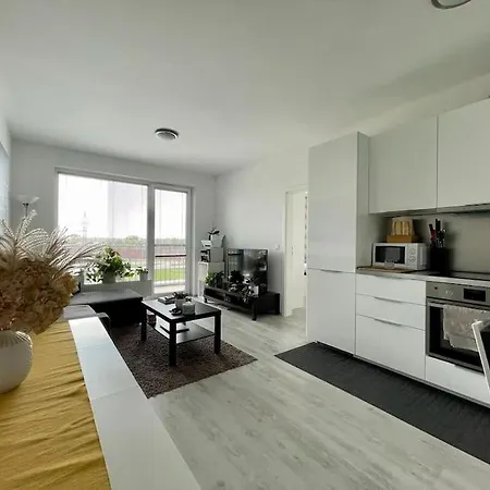 Live The Urban Life Apartment *